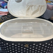 Nähkorb oval mit Tupfen schwar-weiss