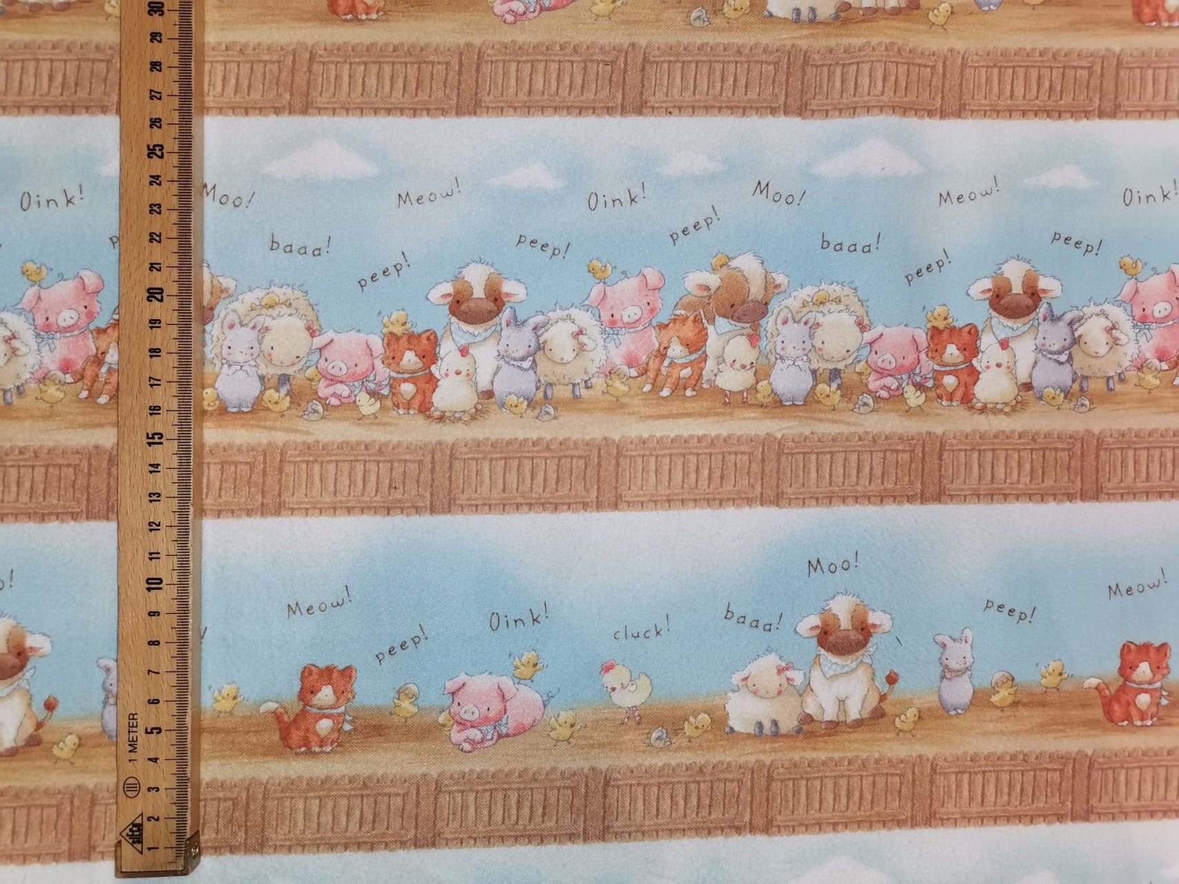 Lustige Bauernhoftiere Baby's im Stall