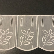 Kurzvorhang mit Blumen