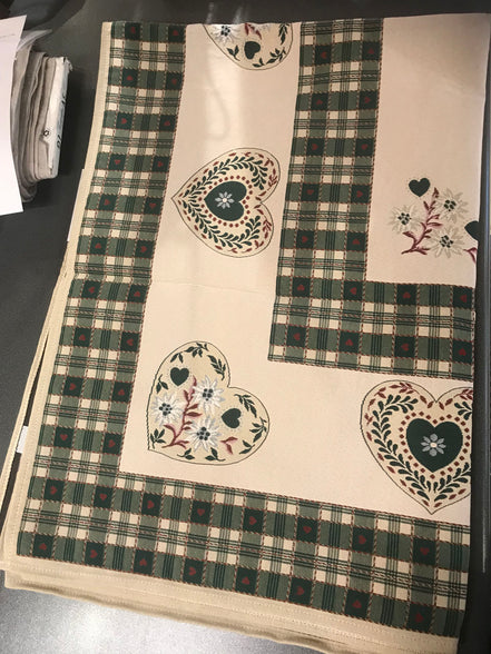 Tischtuch mit Herz und Karo in  2 Farben grün