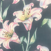 Baumwollstoff Lilien von Gütermann Serie Elegant Spirit