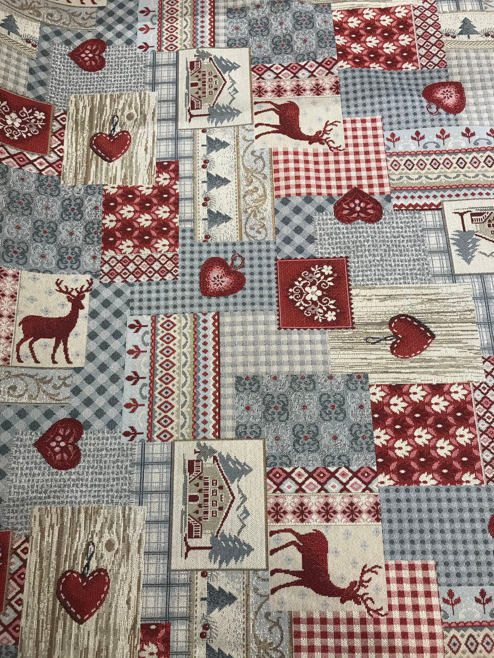Schöner Stoff mit Hirsch, Herz, Karo
