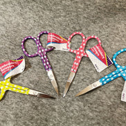 Stickschere mit Punkten